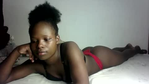 Snapshot of prettymelly_ chatting on 02-10-25, 12:19 Melly online show from 02-10-25, 12:19