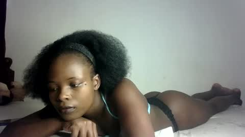 Snapshot of prettymelly_ chatting on 02-12-25, 06:19 Melly online show from 02-12-25, 06:19