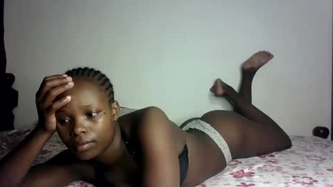 Snapshot of prettymelly_ chatting on 02-16-25, 01:14 Melly online show from 02-16-25, 01:14