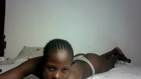 Snapshot of prettymelly_ chatting on 02-25-25, 06:14 Melly online show from 02-25-25, 06:14