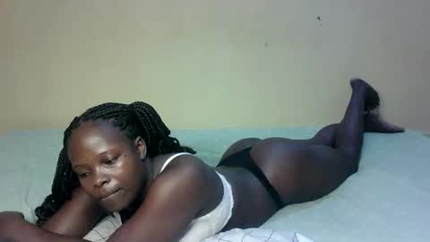 Snapshot of prettymelly_ chatting on 09-10-25, 01:38 Melly online show from 09-10-25, 01:38