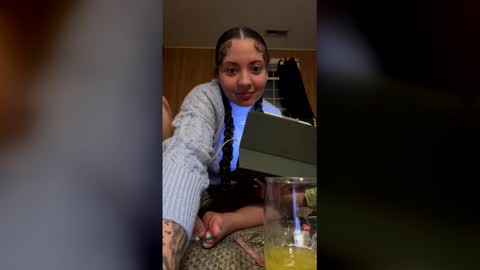 Snapshot of prettynnnpink chatting on 04-16-26, 04:02 prettynnnpink online show from 04-16-26, 04:02