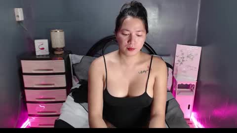 Snapshot of prettypetiteashley chatting on 09-17-25, 07:43 ashley online show from 09-17-25, 07:43