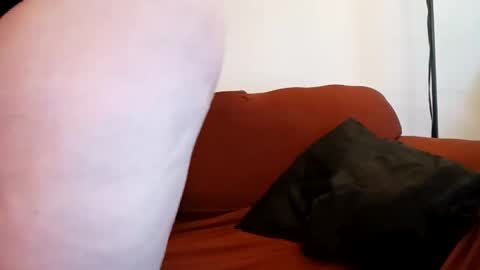 Snapshot of prettypinkbimbodoll chatting on 04-07-26, 05:57 Leah online show from 04-07-26, 05:57