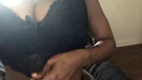 Snapshot of prettypinkpussy615 chatting on 11-25-25, 08:09 prettypinkpussy615 online show from 11-25-25, 08:09