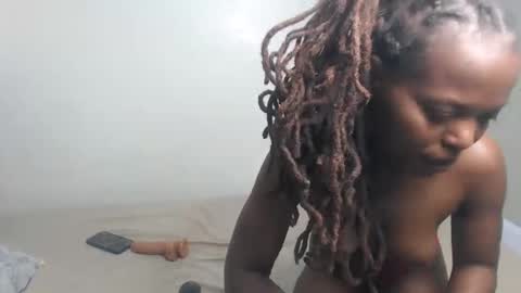 Snapshot of prettyrosalia chatting on 02-19-26, 01:18 Rosalia online show from 02-19-26, 01:18