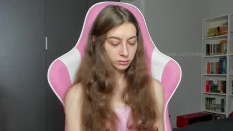 Snapshot of prettysomething chatting on 10-13-25, 06:35 Sophie next stream will be at Monday i will wait you guys online show from 10-13-25, 06:35