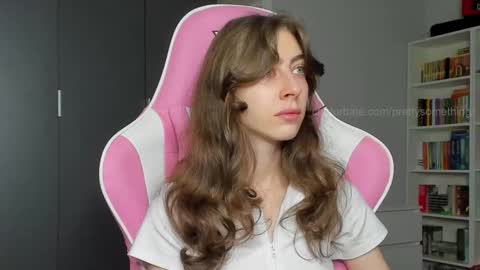 Snapshot of prettysomething chatting on 11-07-25, 06:13 Sophie next stream will be at Monday i will wait you guys online show from 11-07-25, 06:13