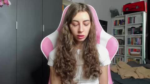 Sophie  next stream will be at Monday  i will wait you guys  online show from 02-16-26, 09:49