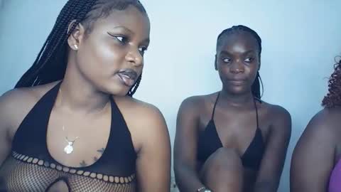 Snapshot of prettyyvee chatting on 02-17-26, 08:26 prettyyvee online show from 02-17-26, 08:26