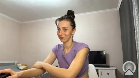 prettyyy_angel online show from 11-18-25, 04:55