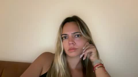 prettyyykittyyy22 online show from 11-18-25, 05:12