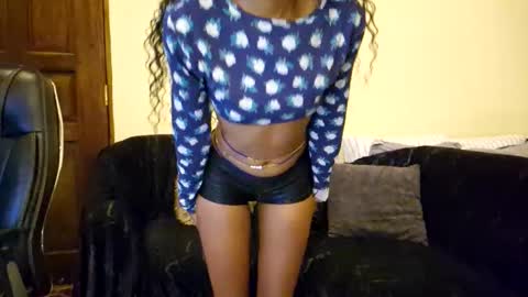 Snapshot of priceless_sexy chatting on 03-10-26, 03:11 priceless_sexy online show from 03-10-26, 03:11