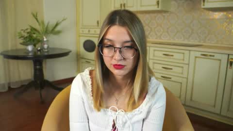 Liza online show from 09-30-25, 03:22