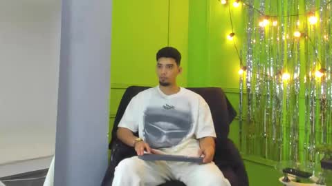 Snapshot of prince_arthur77 chatting on 03-29-26, 04:12 prince_arthur77 online show from 03-29-26, 04:12