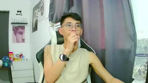 Snapshot of prince_harrison chatting on 08-01-26, 01:27 prince_harrison online show from 08-01-26, 01:27