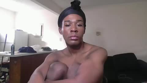 Snapshot of princeofmisfit chatting on 11-17-25, 07:52 princeofmisfit online show from 11-17-25, 07:52