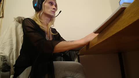 Snapshot of princeofprague420 chatting on 02-14-25, 04:37 Prince Of Prague online show from 02-14-25, 04:37