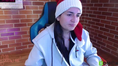 Snapshot of princesa_leia_zathur chatting on 01-04-25, 03:39 Leia online show from 01-04-25, 03:39