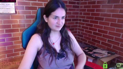 Snapshot of princesa_leia_zathur chatting on 01-07-25, 01:35 Leia online show from 01-07-25, 01:35