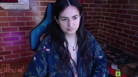 Snapshot of princesa_leia_zathur chatting on 01-08-25, 01:41 Leia online show from 01-08-25, 01:41