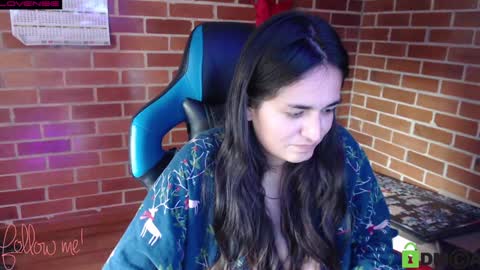 Snapshot of princesa_leia_zathur chatting on 01-08-25, 07:45 Leia online show from 01-08-25, 07:45