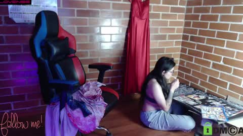 Snapshot of princesa_leia_zathur chatting on 01-09-25, 01:50 Leia online show from 01-09-25, 01:50