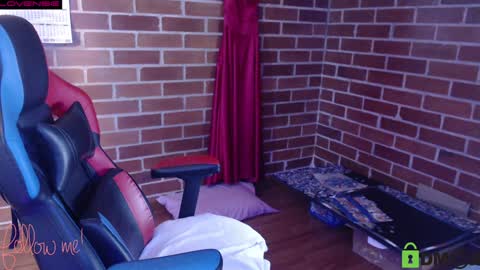 Snapshot of princesa_leia_zathur chatting on 01-11-25, 01:43 Leia online show from 01-11-25, 01:43