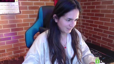 Snapshot of princesa_leia_zathur chatting on 01-16-25, 04:39 Leia online show from 01-16-25, 04:39