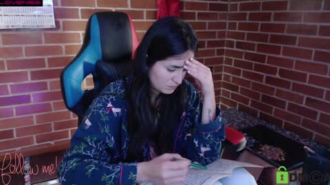 Snapshot of princesa_leia_zathur chatting on 01-24-25, 05:53 Leia online show from 01-24-25, 05:53