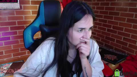 Snapshot of princesa_leia_zathur chatting on 02-11-25, 04:35 Leia online show from 02-11-25, 04:35