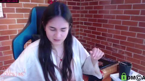 Snapshot of princesa_leia_zathur chatting on 02-14-25, 03:58 Leia online show from 02-14-25, 03:58