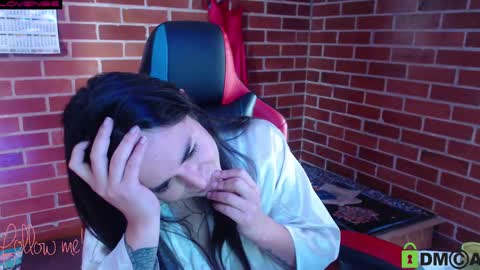 Snapshot of princesa_leia_zathur chatting on 02-18-25, 04:05 Leia online show from 02-18-25, 04:05