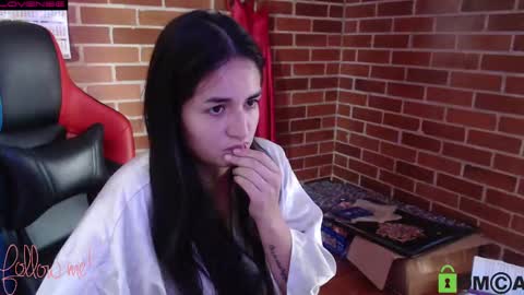 Snapshot of princesa_leia_zathur chatting on 02-19-25, 04:00 Leia online show from 02-19-25, 04:00