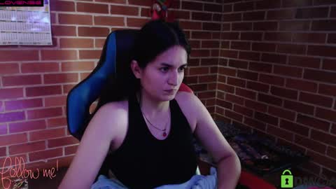 Snapshot of princesa_leia_zathur chatting on 03-03-25, 04:35 Leia online show from 03-03-25, 04:35