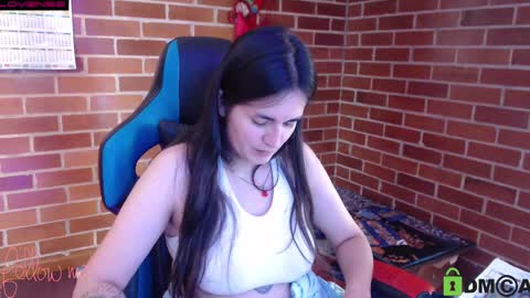 Snapshot of princesa_leia_zathur chatting on 03-05-25, 04:46 Leia online show from 03-05-25, 04:46
