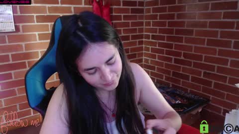 Snapshot of princesa_leia_zathur chatting on 03-10-25, 04:57 Leia online show from 03-10-25, 04:57