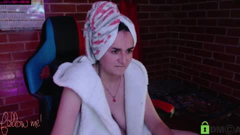 Snapshot of princesa_leia_zathur chatting on 03-12-25, 10:39 Leia online show from 03-12-25, 10:39