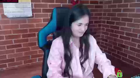 Snapshot of princesa_leia_zathur chatting on 09-11-25, 01:33 Leia online show from 09-11-25, 01:33