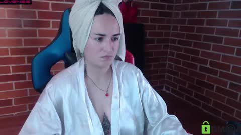 Leia online show from 11-30-25, 01:15