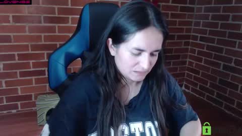 Snapshot of princesa_leia_zathur chatting on 03-05-26, 08:38 Leia online show from 03-05-26, 08:38