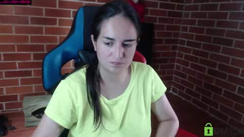Snapshot of princesa_leia_zathur chatting on 04-23-26, 05:04 Leia online show from 04-23-26, 05:04