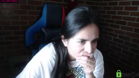 Snapshot of princesa_leia_zathur chatting on 05-04-26, 11:23 Leia online show from 05-04-26, 11:23