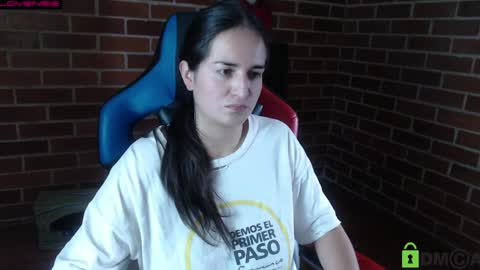 Snapshot of princesa_leia_zathur chatting on 05-05-26, 09:23 Leia online show from 05-05-26, 09:23