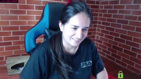 Snapshot of princesa_leia_zathur chatting on 05-11-26, 02:45 Leia online show from 05-11-26, 02:45