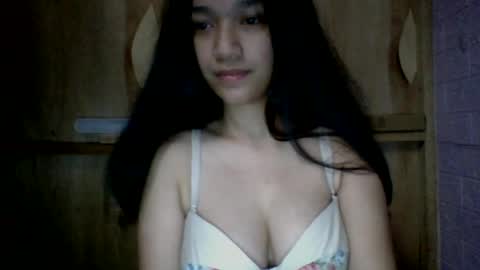 Snapshot of princess052400 chatting on 07-09-26, 05:44 princess052400 online show from 07-09-26, 05:44