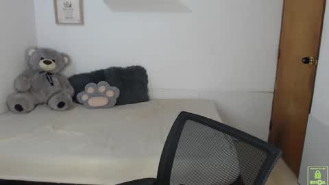 An online show from 11-09-25, 07:23