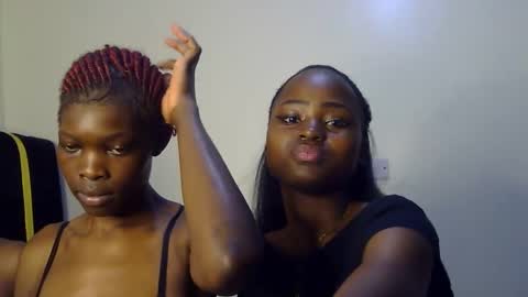 Snapshot of princess_bee1 chatting on 09-28-25, 02:11 princess online show from 09-28-25, 02:11