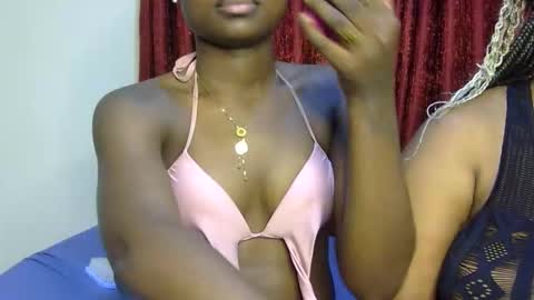 Snapshot of princess_bee1 chatting on 10-08-25, 06:16 princess online show from 10-08-25, 06:16