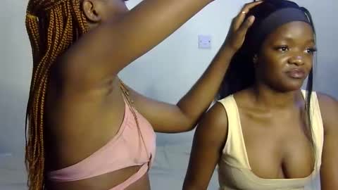 Snapshot of princess_bee1 chatting on 10-23-25, 05:44 princess online show from 10-23-25, 05:44